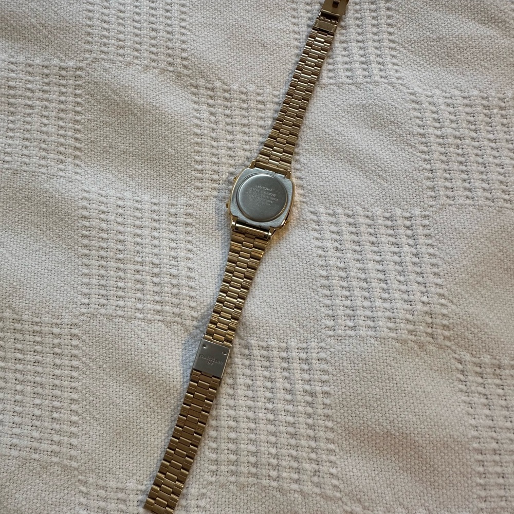 Casio Gold Women's Watch - Picture 6 of 8